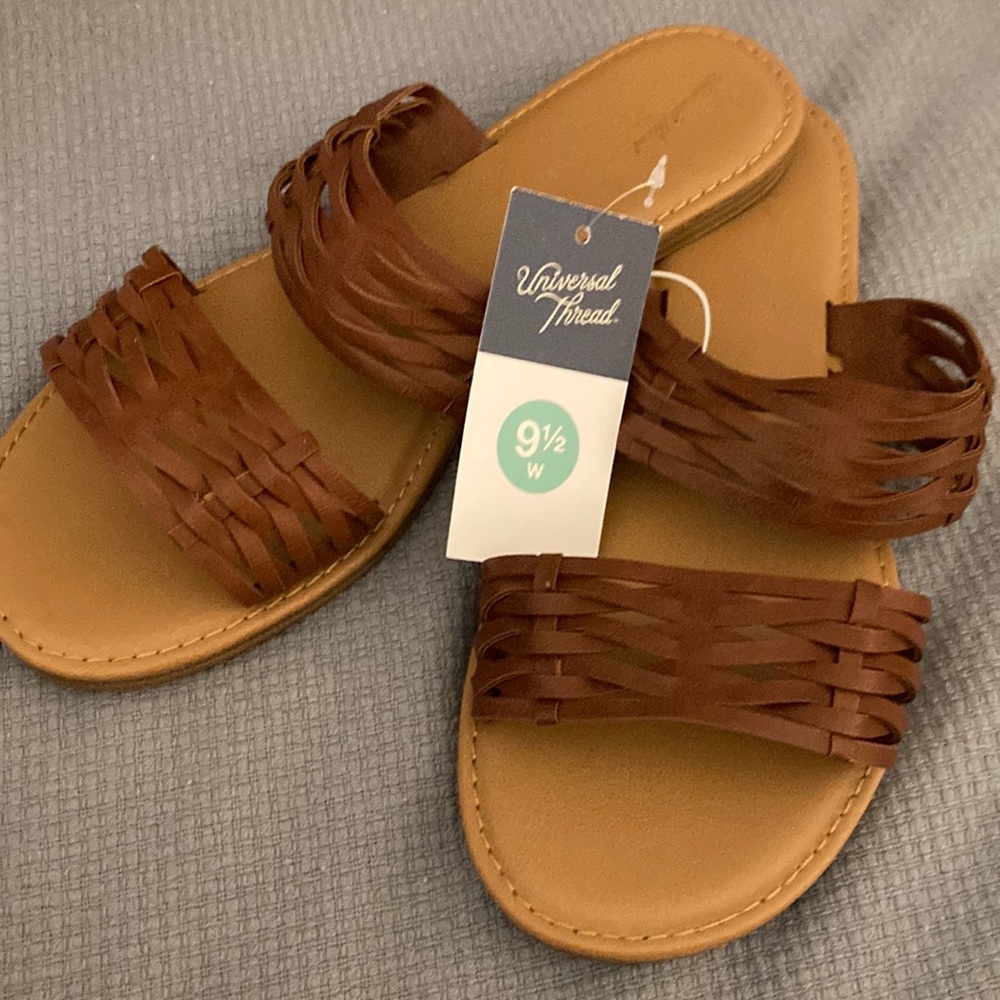 NWT Wide Sandals